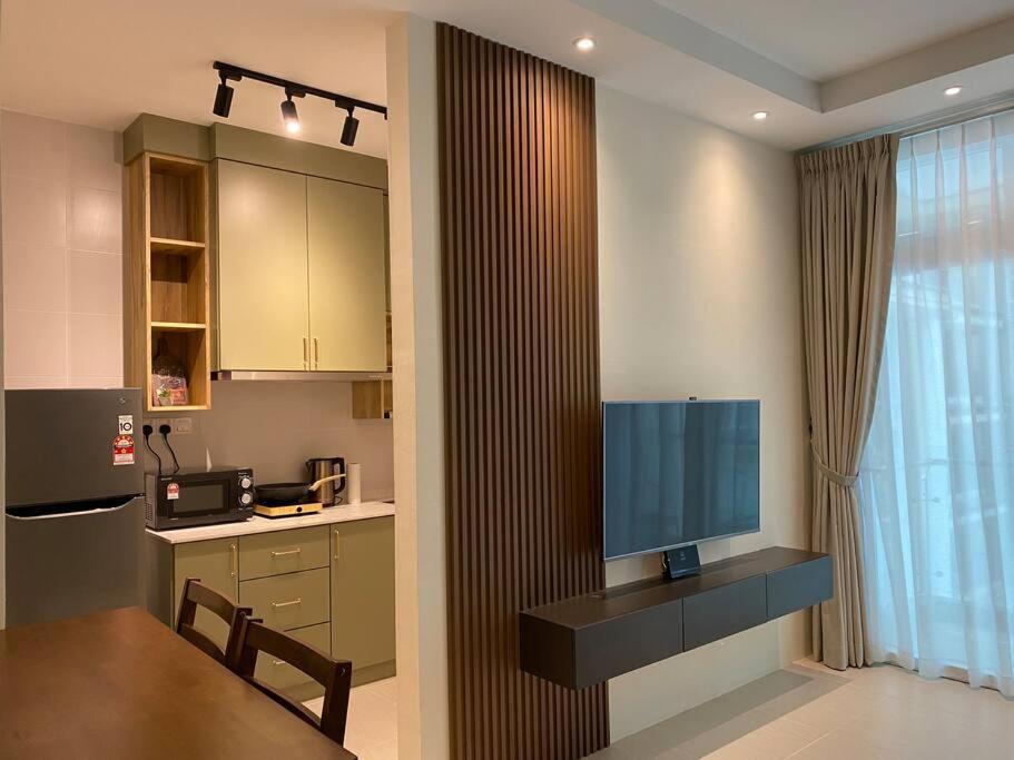 Myhome @ Riverine Resort Kuching Buitenkant foto